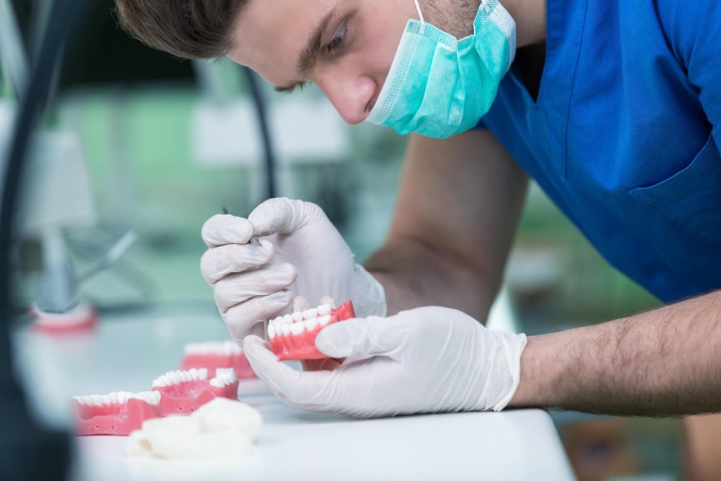 Prevencion riesgos laborales laboratotio protesis dental — Prevención de riesgos laborales en un laboratorio de prótesis dental