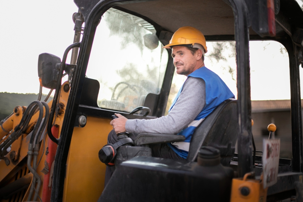 Imagen del artículo: Trabajar con retroexcavadoras, grúas o dumper: medidas clave para evitar accidentes.